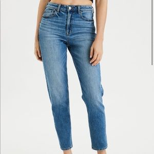 AMERICAN EAGLE // Stretch Mom Jeans